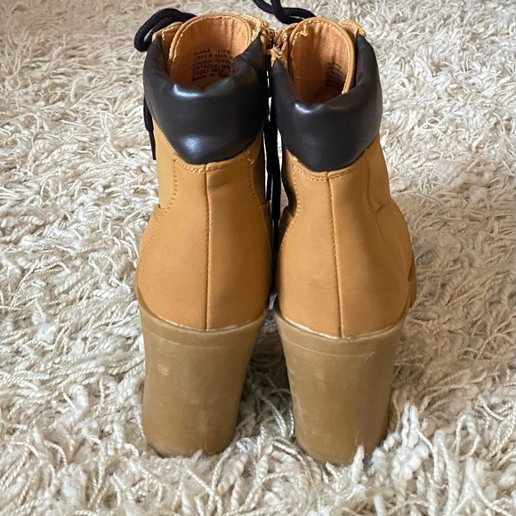 Zigi Soho Chunky heeled women’s boots that resemble “Timbs”, size 8 - Picture 9 of 13